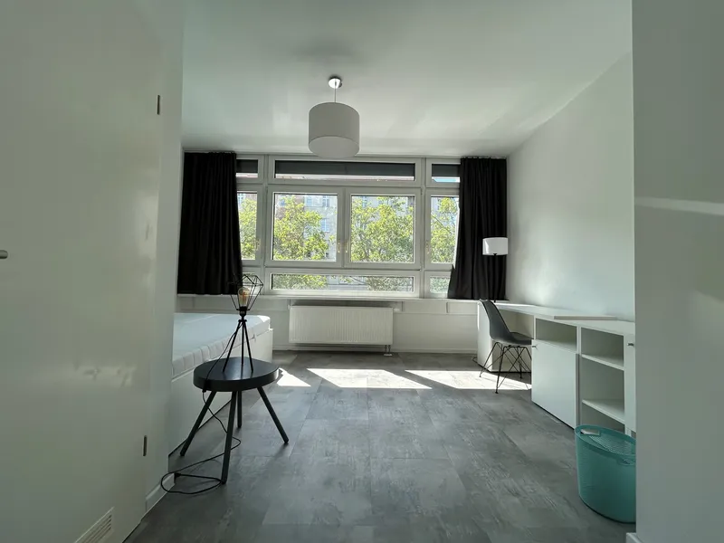 Mitten in Schöneberg: Stilvolles WG-Zimmer mit eigenem Bad und Ankleide — photo 1